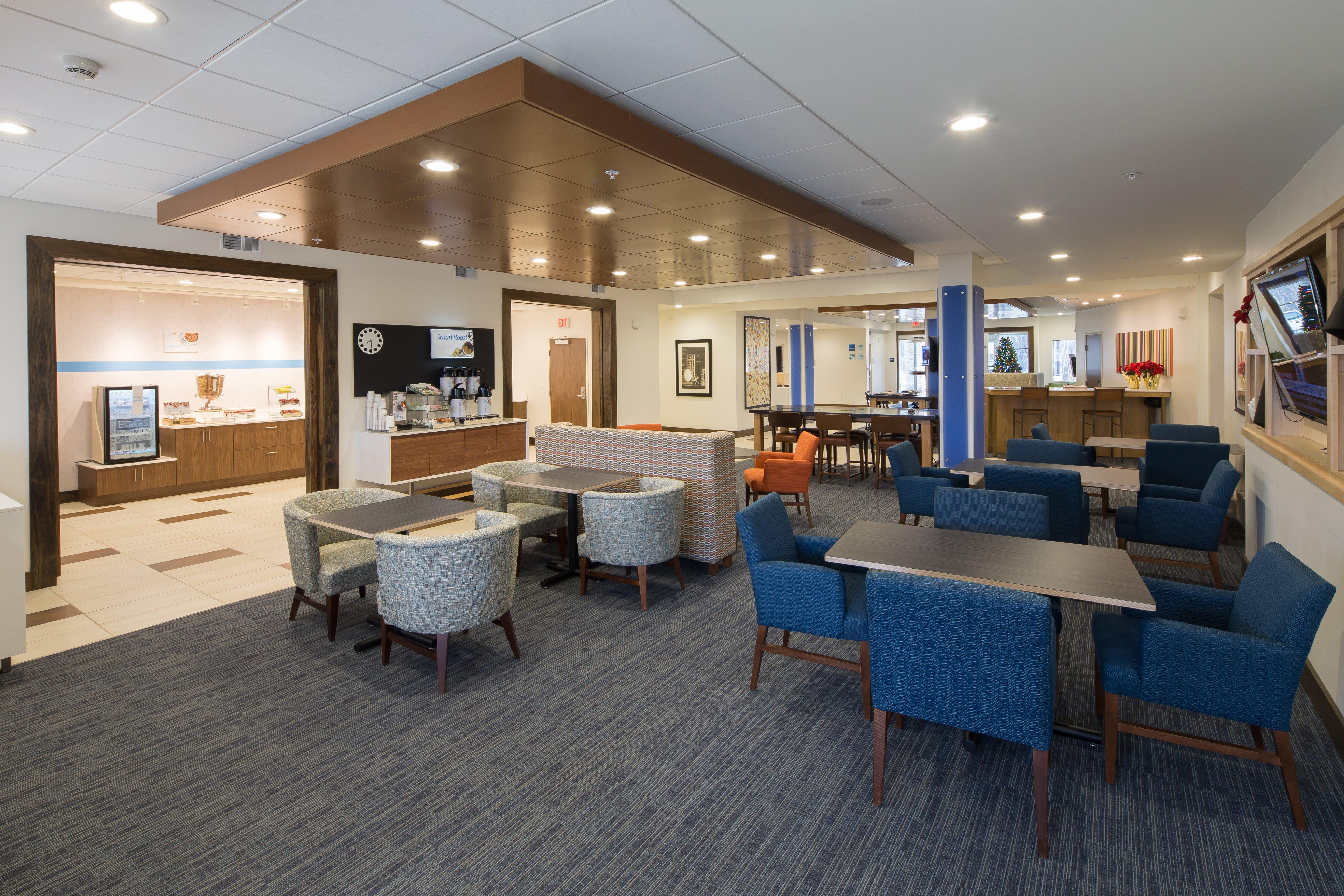 Holiday Inn Express & Suites Alpena - Downtown By Ihg Exterior photo