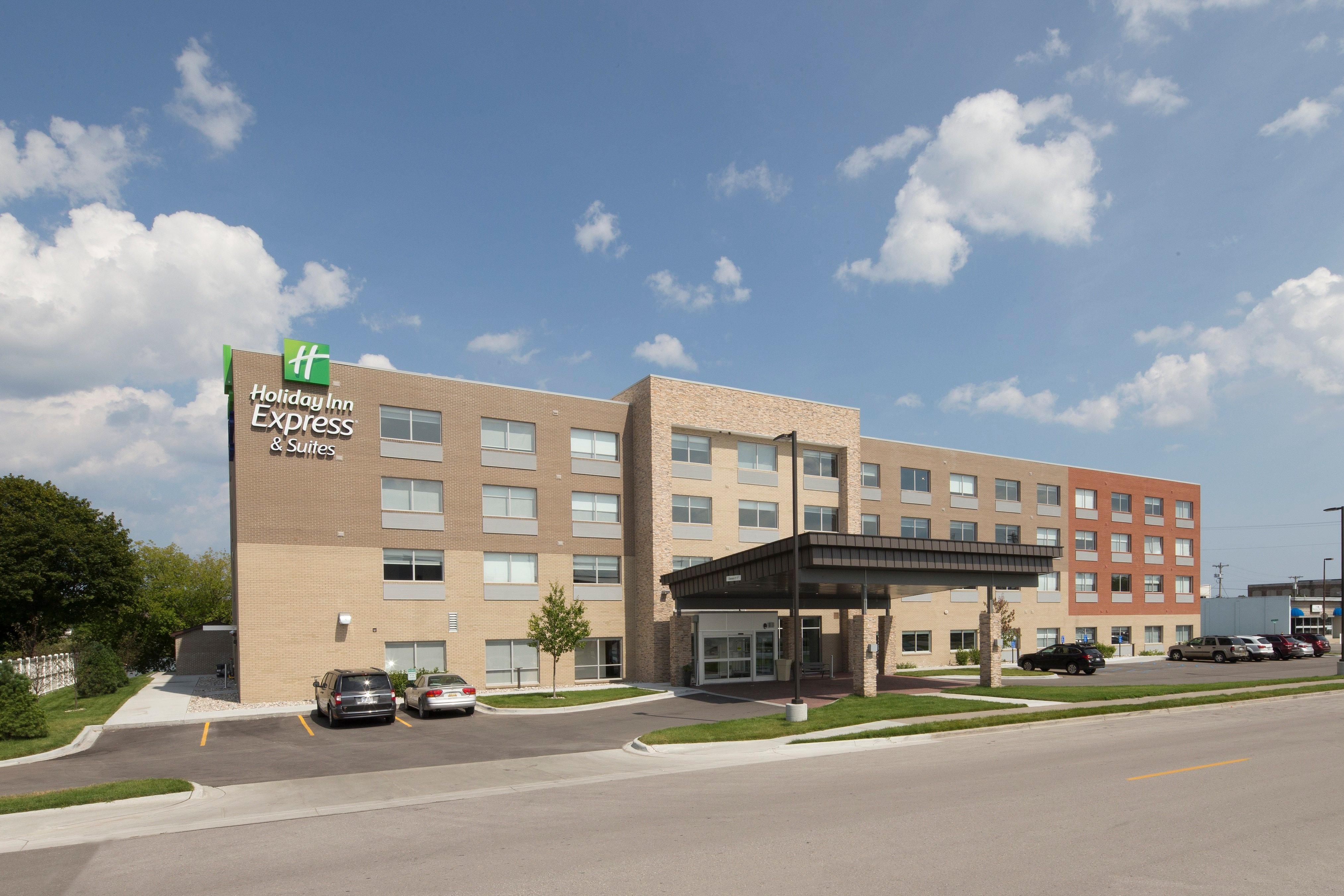 Holiday Inn Express & Suites Alpena - Downtown By Ihg Exterior photo