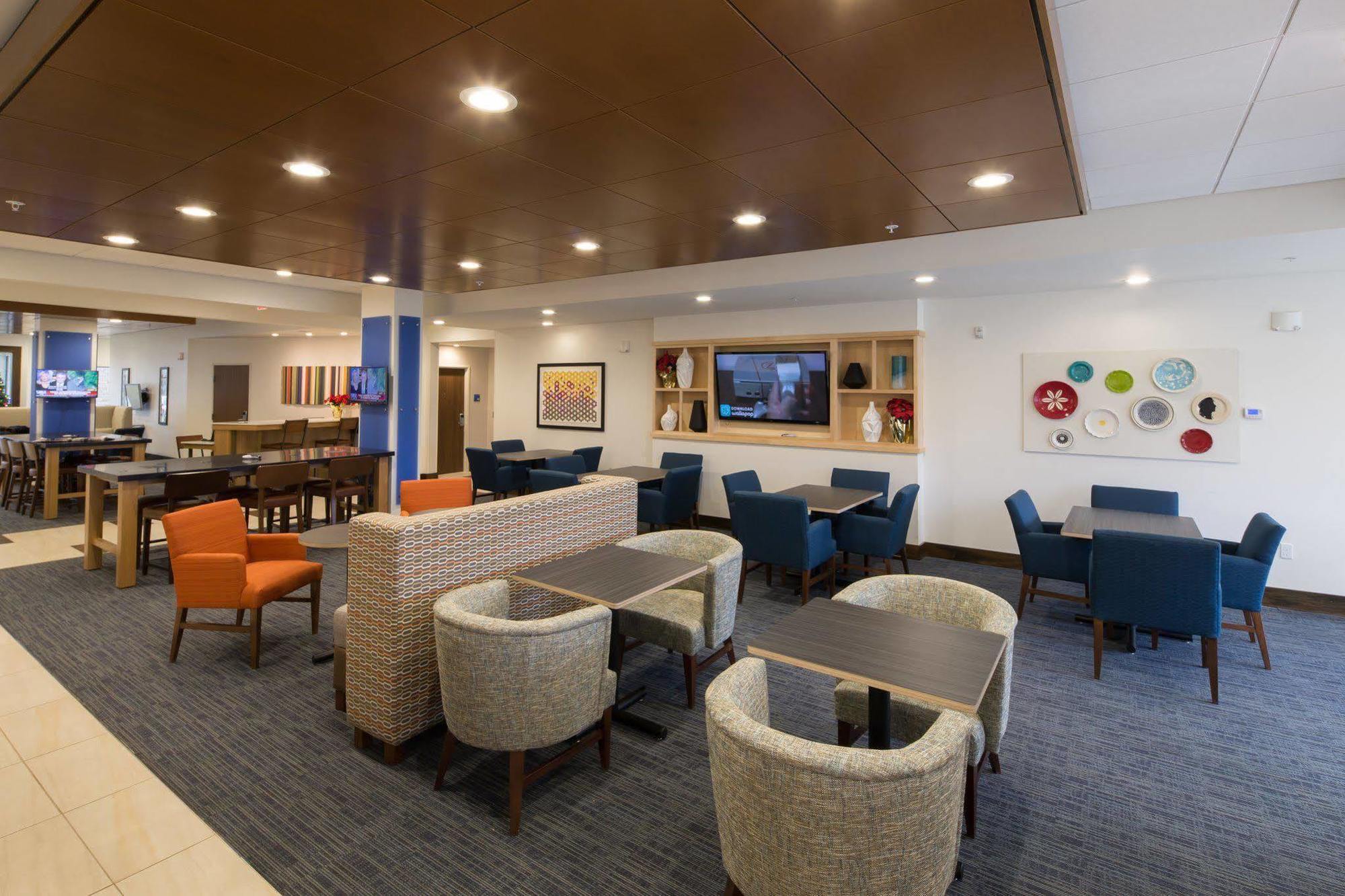 Holiday Inn Express & Suites Alpena - Downtown By Ihg Exterior photo